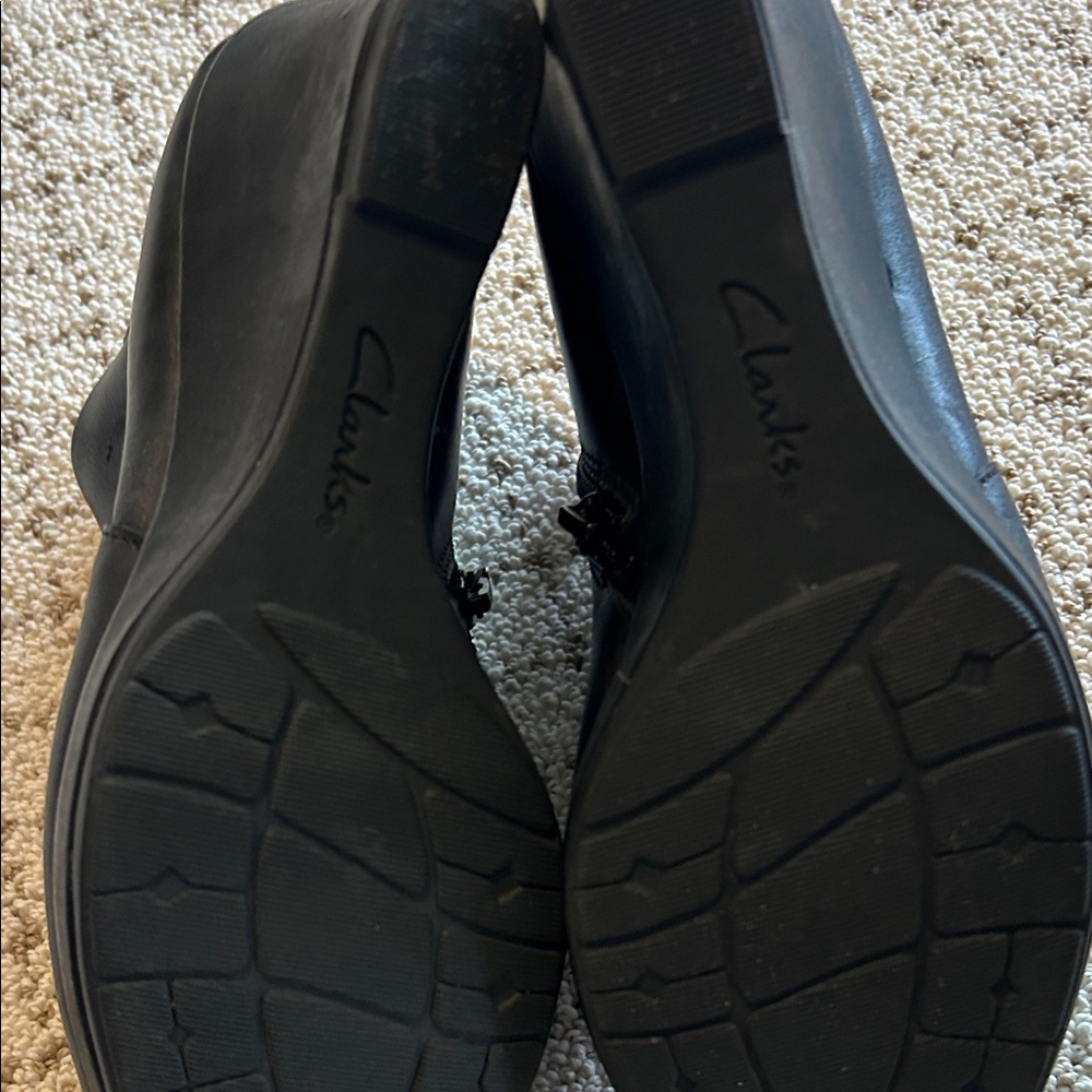 Clark’s Sleek Black Ankle Booties - Picture 4 of 4